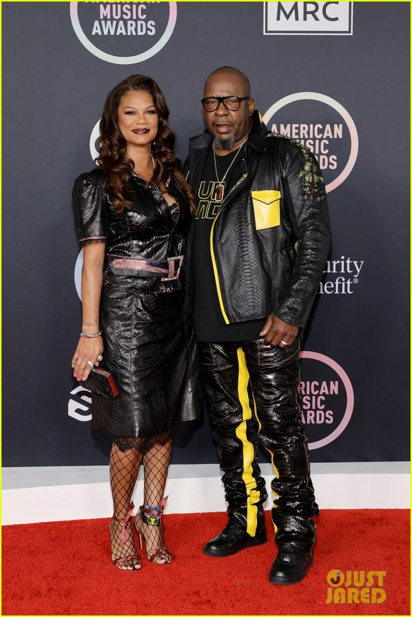 Rapper 52 tuổi Bobby Brown và vợ Alicia Etheredge. Rapper 52 tuổi Bobby Brown và vợ Alicia Etheredge.