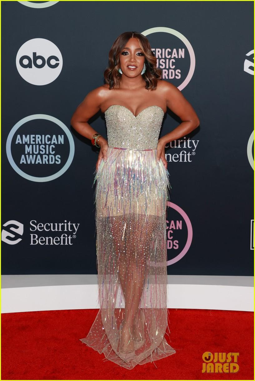 Nghệ sĩ nhạc đồng quê Mỹ Mickey Guyton. Nghệ sĩ nhạc đồng quê Mỹ Mickey Guyton.