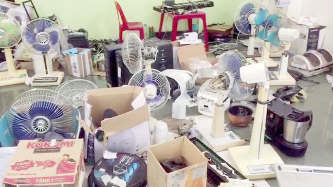 Bắt tạm giam vợ của thượng tá biên phòng do buôn bán hàng lậu - Ảnh 1.