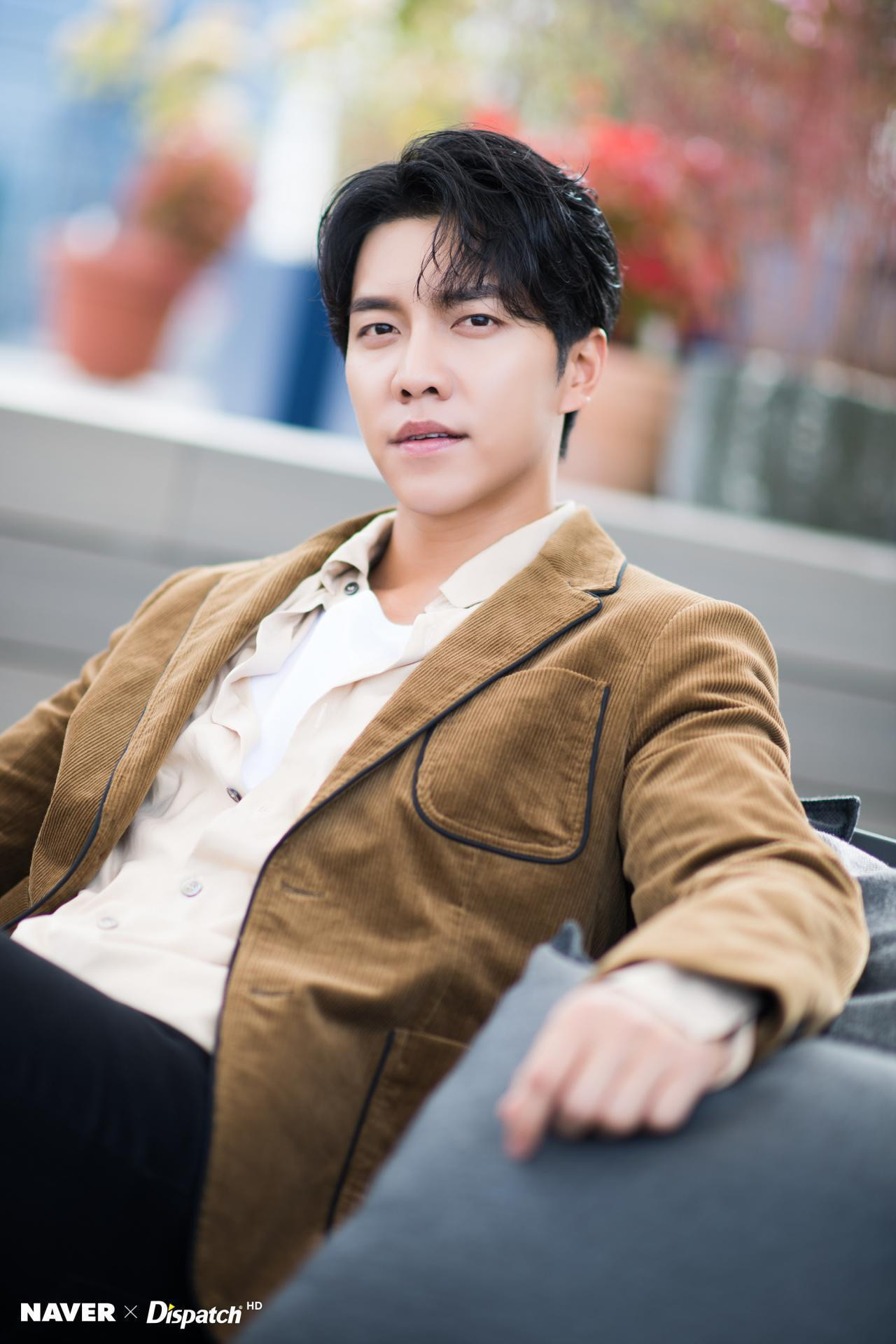 Lee Seung Gi chỉ thua ITZY một phiếu và "chốt" Top 10. "Con rể quốc dân" luôn được xem là tấm gương sáng đối với nam giới Hàn Quốc. Anh không chỉ thành công, tài năng mà còn thân thiện, tốt bụng. Lee Seung Gi chỉ thua ITZY một phiếu và "chốt" Top 10. "Con rể quốc dân" luôn được xem là tấm gương sáng đối với nam giới Hàn Quốc. Anh không chỉ thành công, tài năng mà còn thân thiện, tốt bụng.