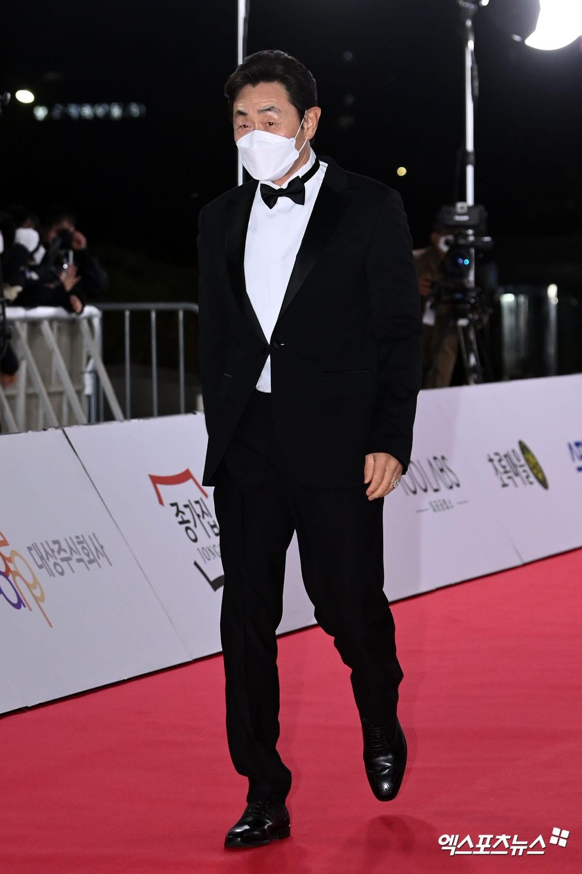 "Nam diễn viên phụ xuất sắc" Heo Joon Ho. "Nam diễn viên phụ xuất sắc" Heo Joon Ho.