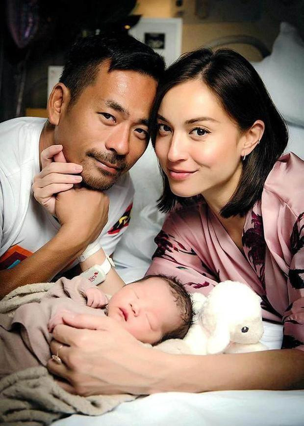 Châu Trác Hoa từng công khai ngoại tình, có con với người đẹp Liêu Bích Lệ.