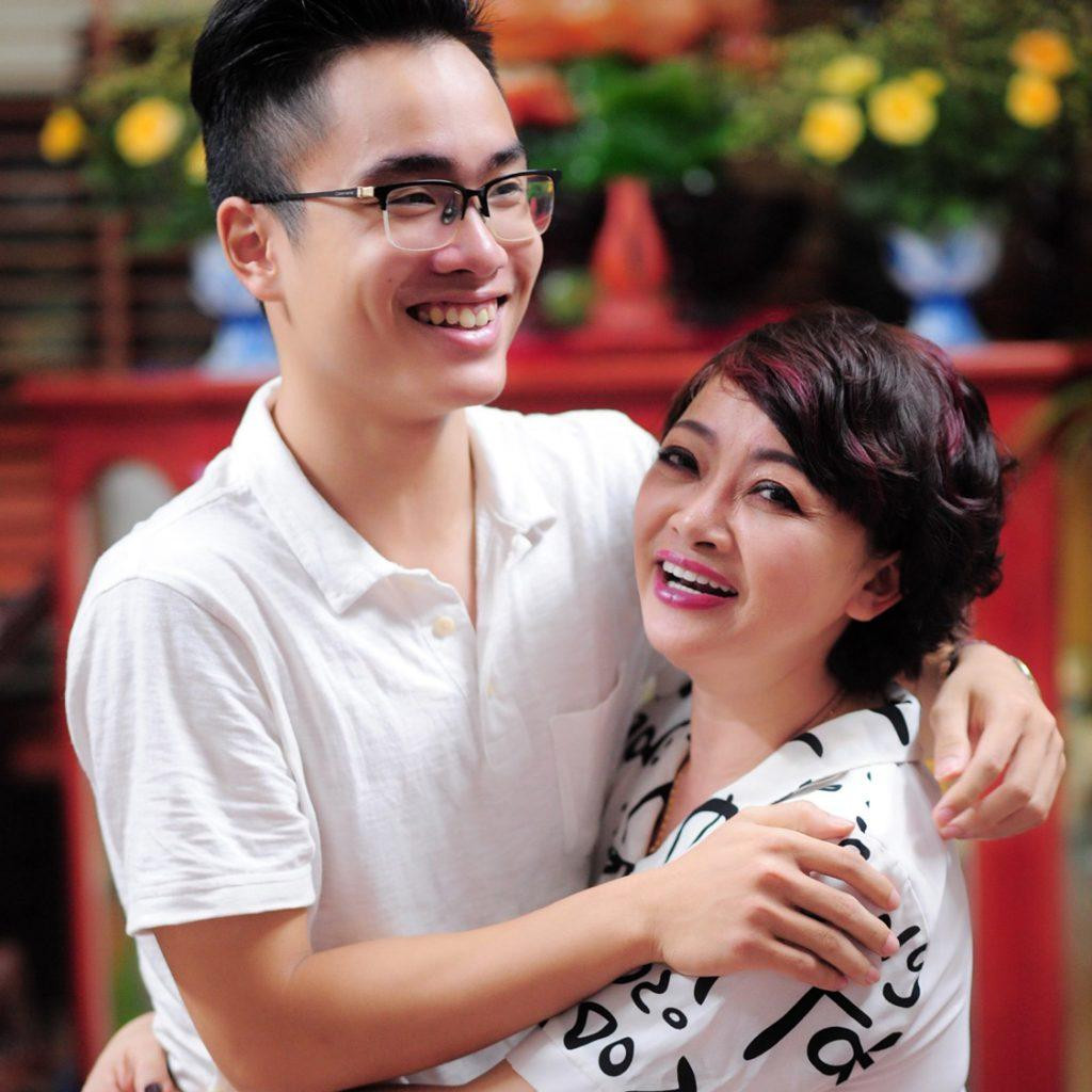 Mẹ con nghệ sĩ Trà My - Trọng Phúc Mẹ con nghệ sĩ Trà My - Trọng Phúc