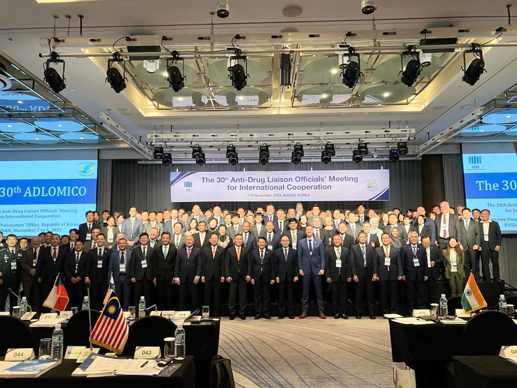 Đại biểu chụp ảnh tại Hội nghị. Đại biểu chụp ảnh tại Hội nghị.