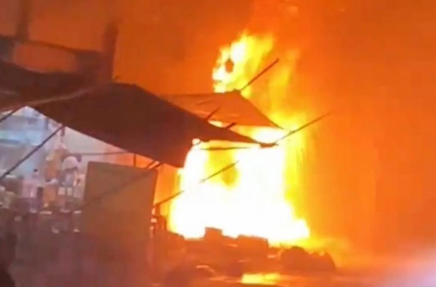 Hiện trường vụ cháy. Hiện trường vụ cháy.