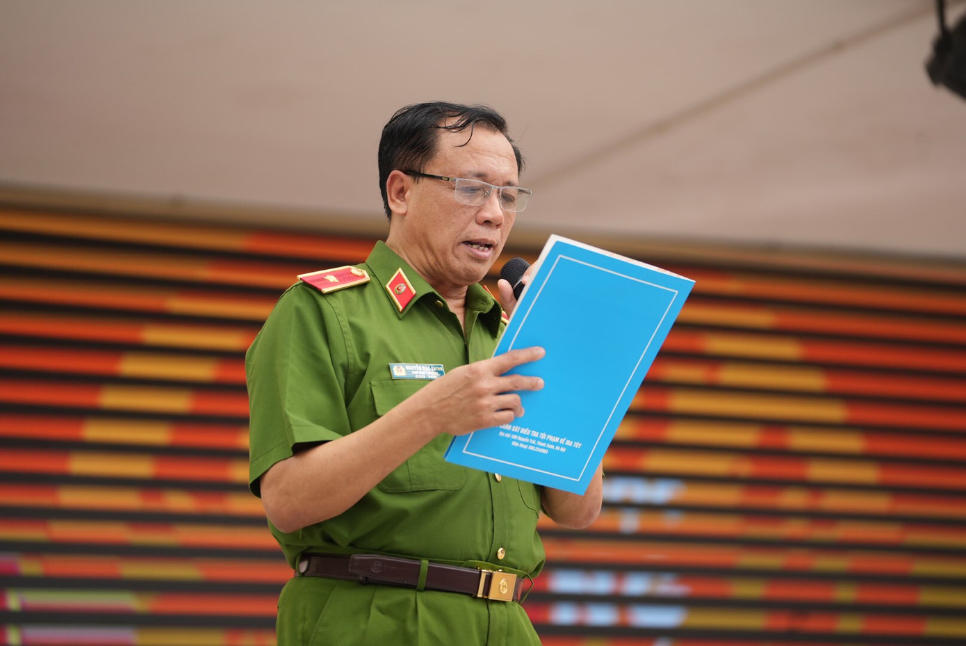 Thiếu tướng Nguyễn Đức Thính, Phó Cục trưởng Cục Cảnh sát điều tra tội phạm về ma túy, Trưởng Ban tổ chức. Thiếu tướng Nguyễn Đức Thính, Phó Cục trưởng Cục Cảnh sát điều tra tội phạm về ma túy, Trưởng Ban tổ chức.