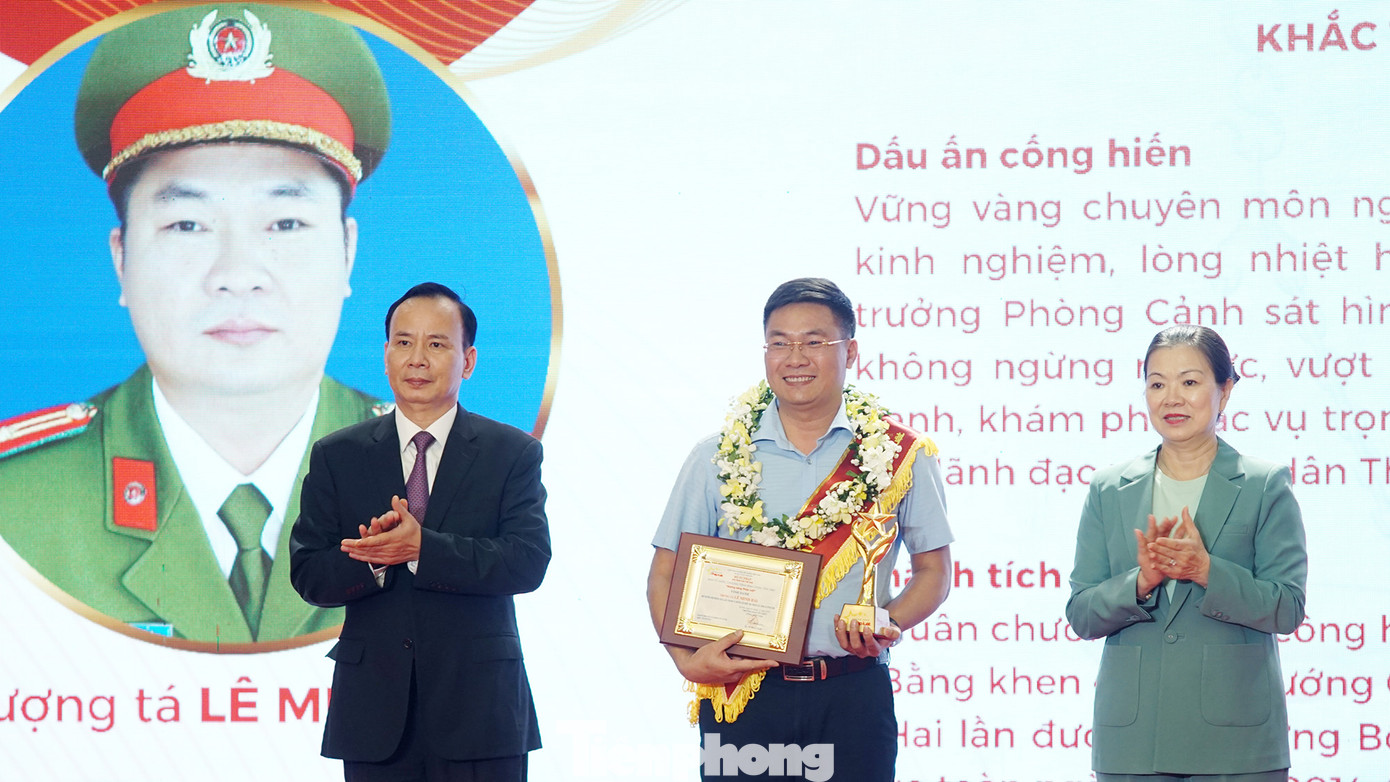 Thượng tá Lê Minh Hải - Phó Trưởng phòng Cảnh sát hình sự, Công an TP Hà Nội là một trong 50 "Gương sáng pháp luật" được vinh danh tại chương trình. Ảnh: Thanh Hà