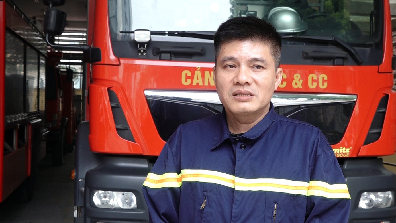 Trung tá Khanh chia sẻ về quá trình chữa cháy.