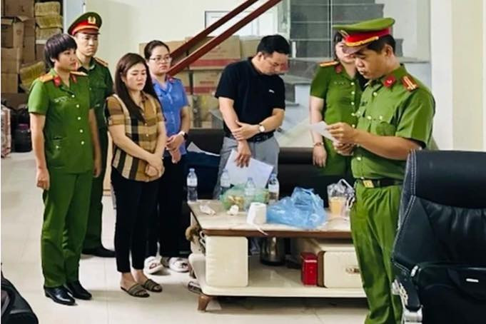 Bà Phạm Mỹ Hạnh bị bắt. Bà Phạm Mỹ Hạnh bị bắt.