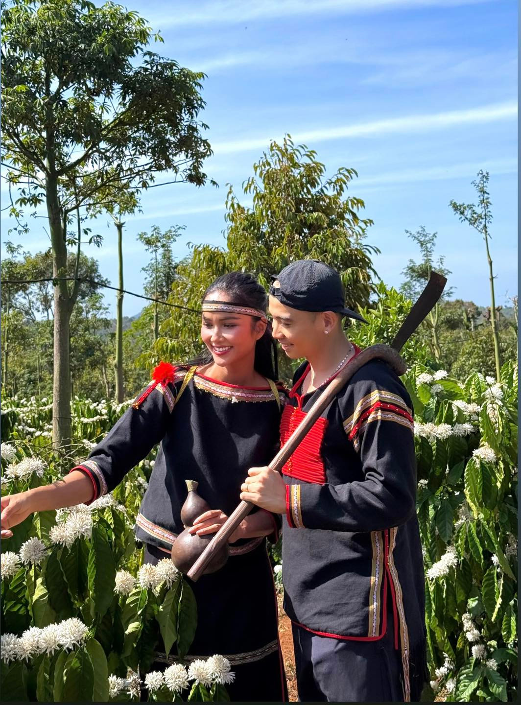 H'Hen Niê và Tuấn Khôi.