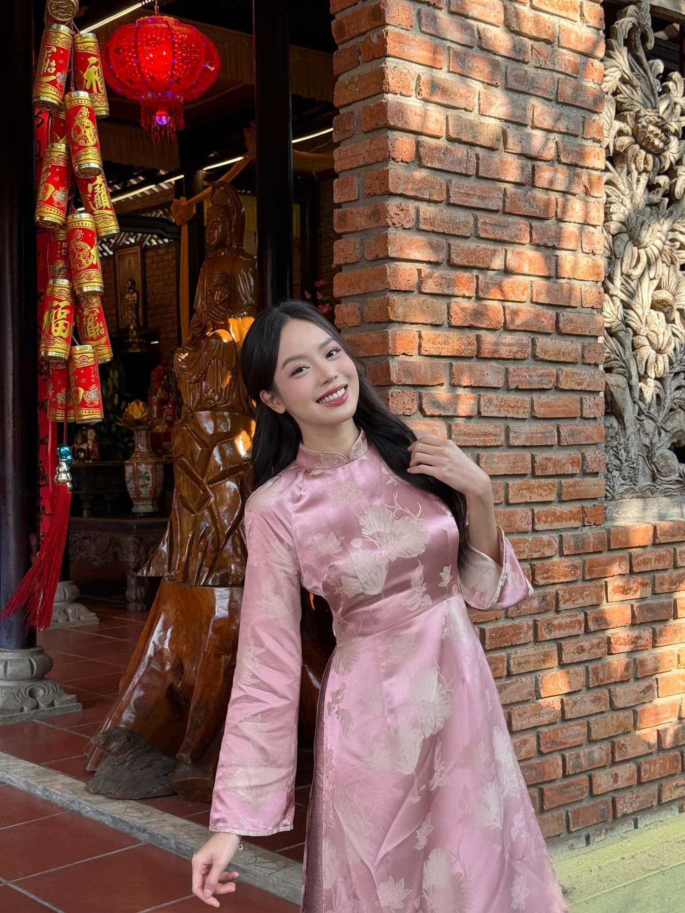 2024 là năm đáng nhớ với Thanh Thủy khi cô trở thành người đẹp Việt Nam đầu tiên đăng quang Hoa hậu Quốc tế. Người đẹp dành thời gian ăn Tết cùng gia đình, trước khi bận rộn trở lại với cương vị đương kim Miss International.