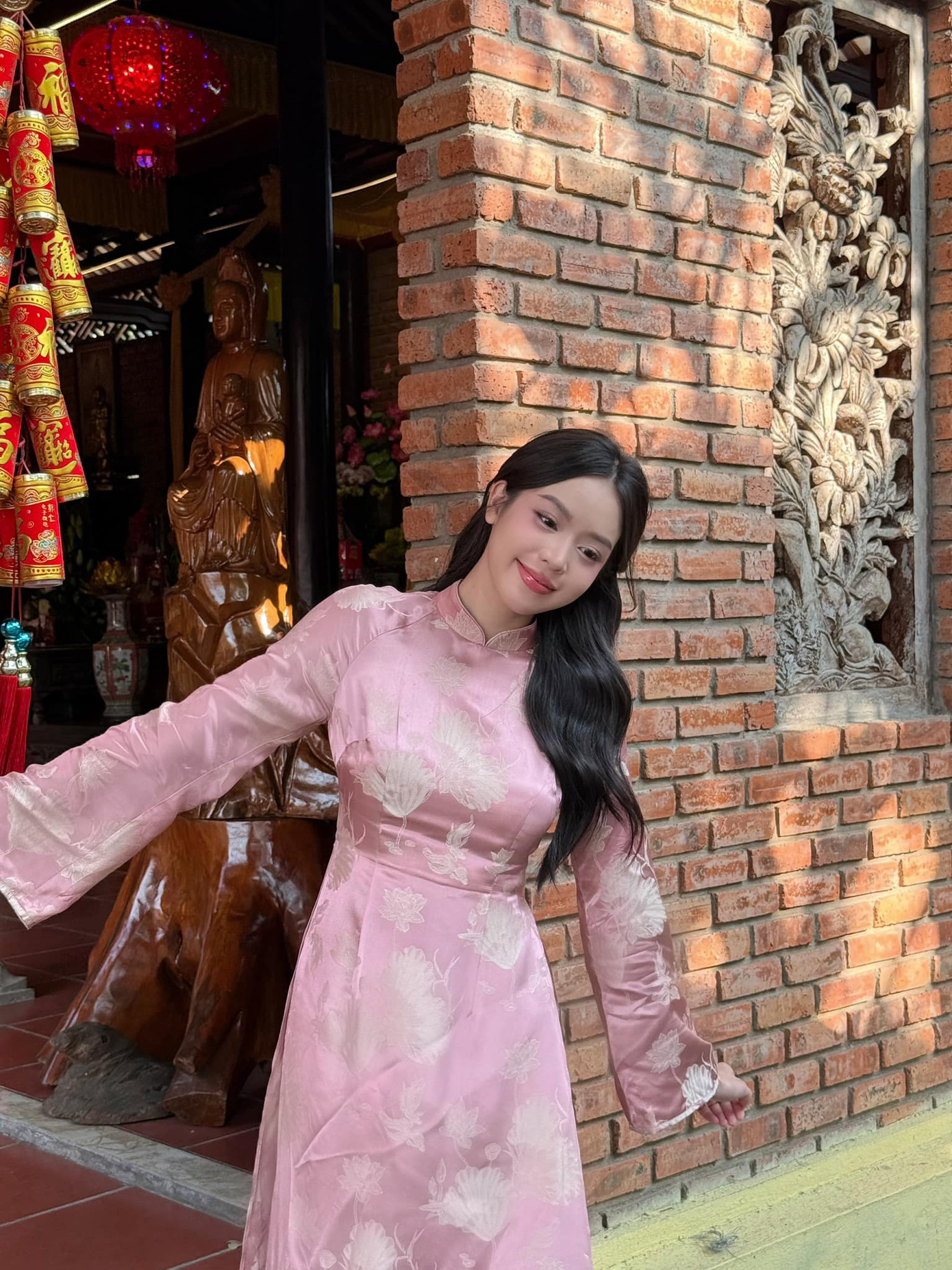 2024 là năm đáng nhớ với Thanh Thủy khi cô trở thành người đẹp Việt Nam đầu tiên đăng quang Hoa hậu Quốc tế. Người đẹp dành thời gian ăn Tết cùng gia đình, trước khi bận rộn trở lại với cương vị đương kim Miss International.