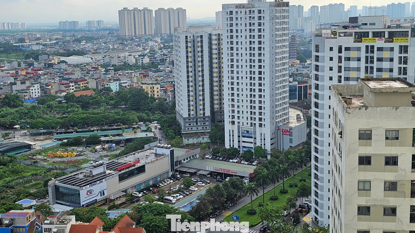 Sự tăng trưởng thu nhập bình quân đầu người tại Hà Nội đang ở mức thấp hơn so với mức tăng trưởng giá căn hộ chung cư khiến nhiều người trẻ phải bỏ giấc mơ mua nhà Thủ đô.