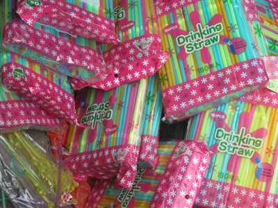 Ống hút Trung Quốc có chứa chất độc hại đang tràn lan trên thị trường Việt Nam. Ảnh: Thanh Hà Ống hút Trung Quốc có chứa chất độc hại đang tràn lan trên thị trường Việt Nam