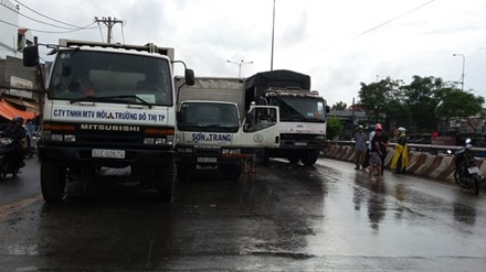 BẢN TIN ATGT: Nữ sinh lớp 8 bị xe bồn cán chết ảnh 3