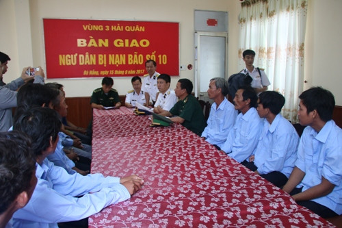 Ngư dân 3 tàu cá bị chìm kể chuyện được cứu sống trong bão ảnh 2