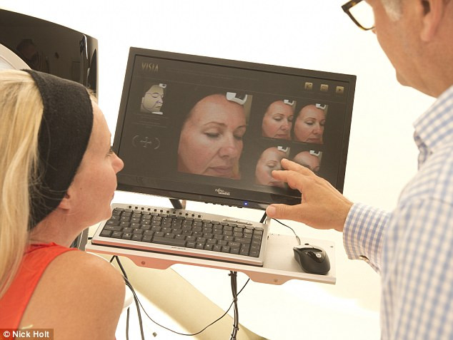 Sau 30 ngày thử nghiệm, cô đến soi lại da và kết quả khiến chuyên gia khá bất ngờ