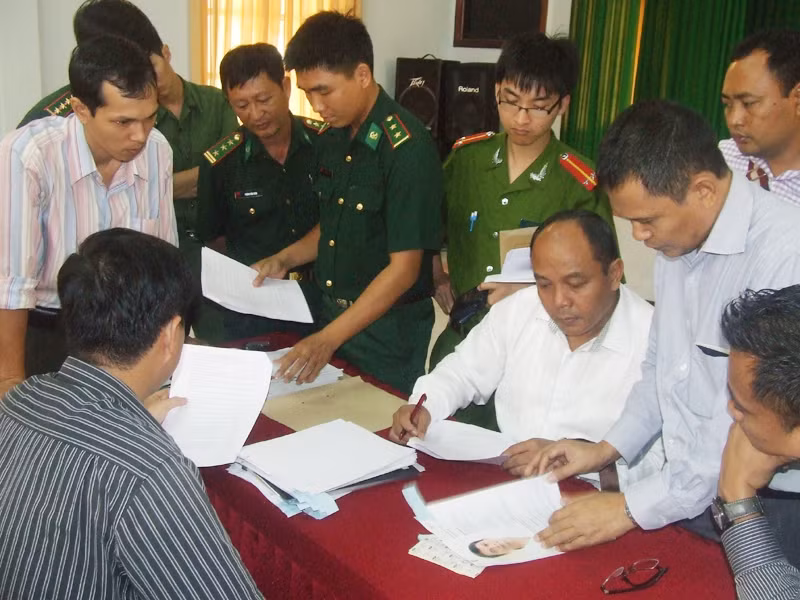 Cơ quan chức năng làm thủ tục bàn giao. Cơ quan chức năng làm thủ tục bàn giao