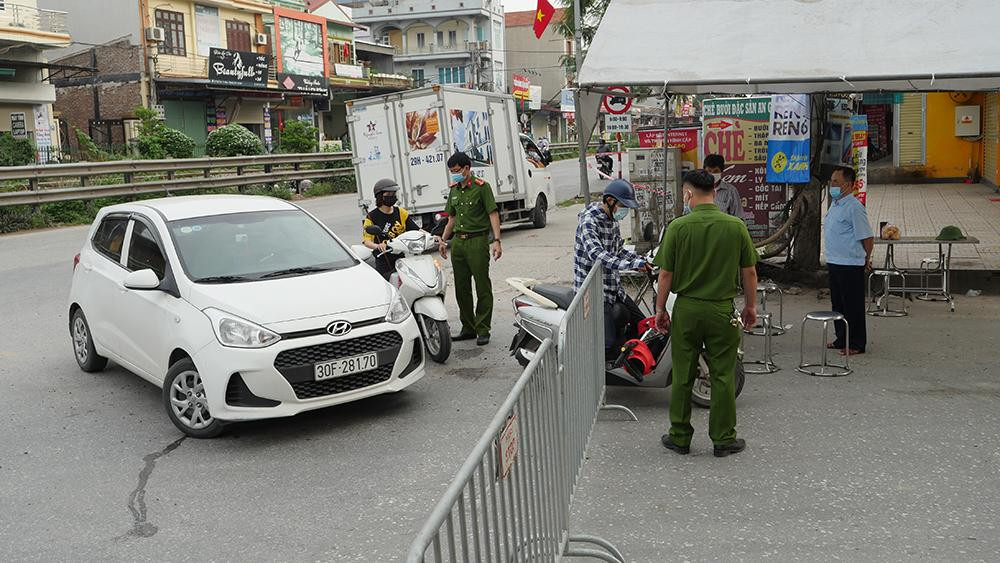 Liên quan đến ổ dịch xã Tô Hiệu, chiều 7/5, UBND huyện Thường Tín đã ban hành quyết định phong tỏa tạm thời Phố Tía - thôn Tử Dương, thôn An Duyên, thôn Đông Duyên thuộc xã Tô Hiệu.