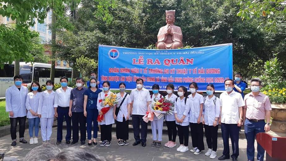 Lễ ra quân động viên tinh thần 267 cán bộ giảng viên và sinh viên. Đoàn công tác hỗ trợ tỉnh Bắc Giang xuất phát ngay trong chiều 16/5, đoàn hỗ trợ tỉnh Bắc Ninh sẽ xuất phát vào sáng 17/5.