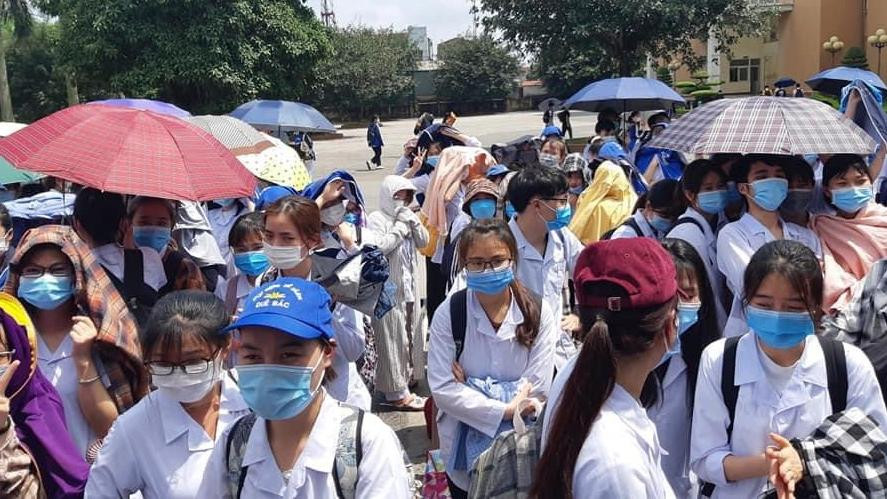 Tham gia đoàn công tác có 262 sinh viên, tất cả đều xuất phát trên tinh thần tình nguyện. Trong đó có cả những sinh viên quê ở hai tỉnh Bắc Giang và Bắc Ninh