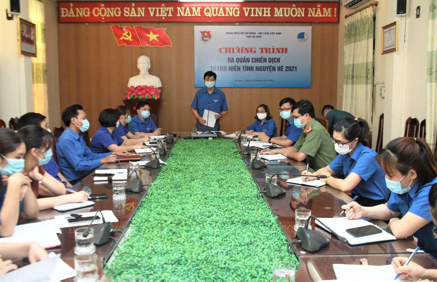 Do ảnh hưởng của dịch, lễ ra quân diễn ra nhanh gọn tại phòng họp cơ quan Tỉnh đoàn, hạn chế số người tham dự và thực hiện các biện pháp phòng dịch. Do ảnh hưởng của dịch, lễ ra quân diễn ra nhanh gọn tại phòng họp cơ quan Tỉnh đoàn, hạn chế số người tham dự và thực hiện các biện pháp phòng dịch.