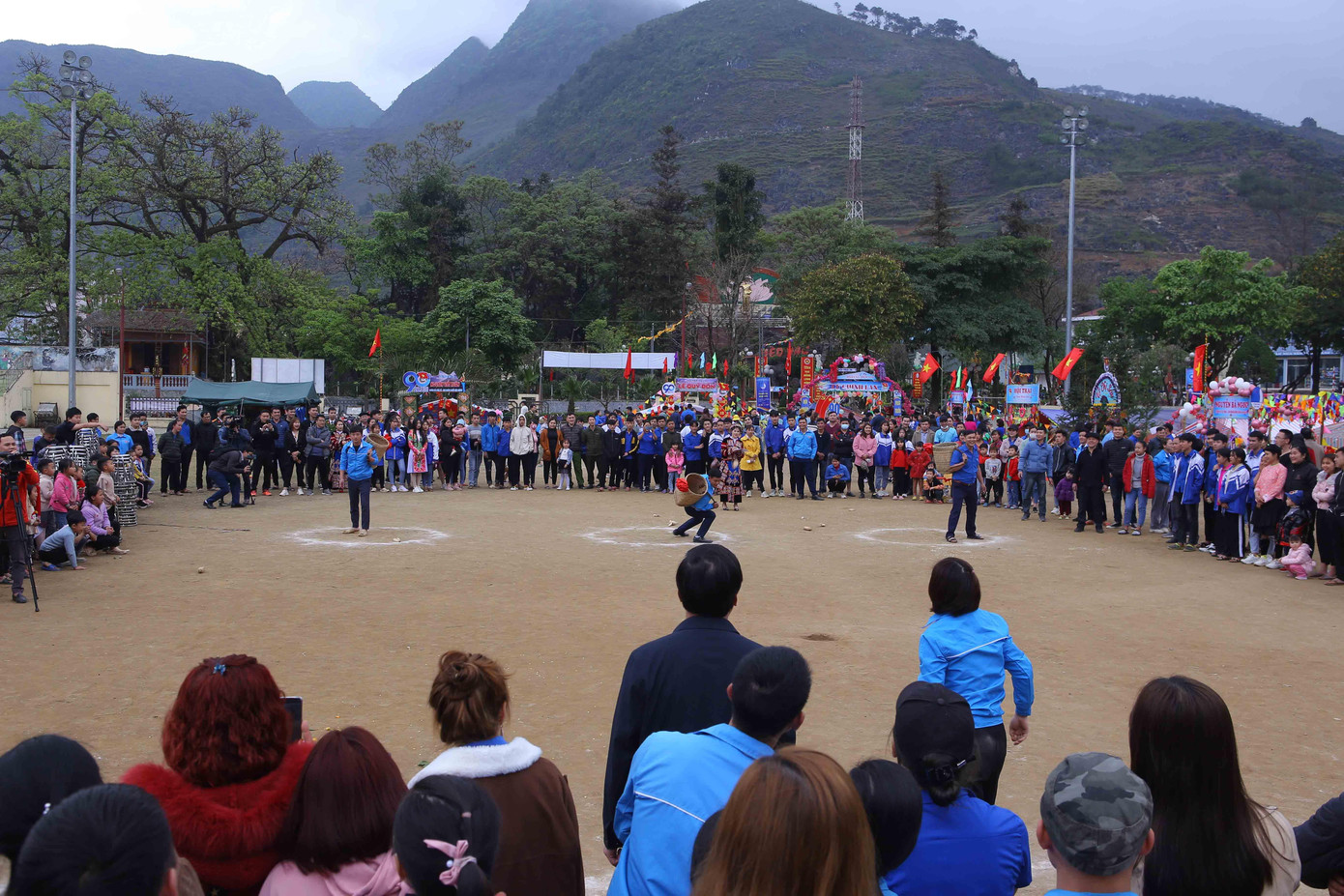 Ngày hội thanh niên tại huyện Mèo Vạc đã diễn ra các hoạt động: Trại thanh niên dân tộc; thi đấu thể thao, trò chơi dân gian; văn nghệ truyền thống giữa thanh niên các dân tộc…