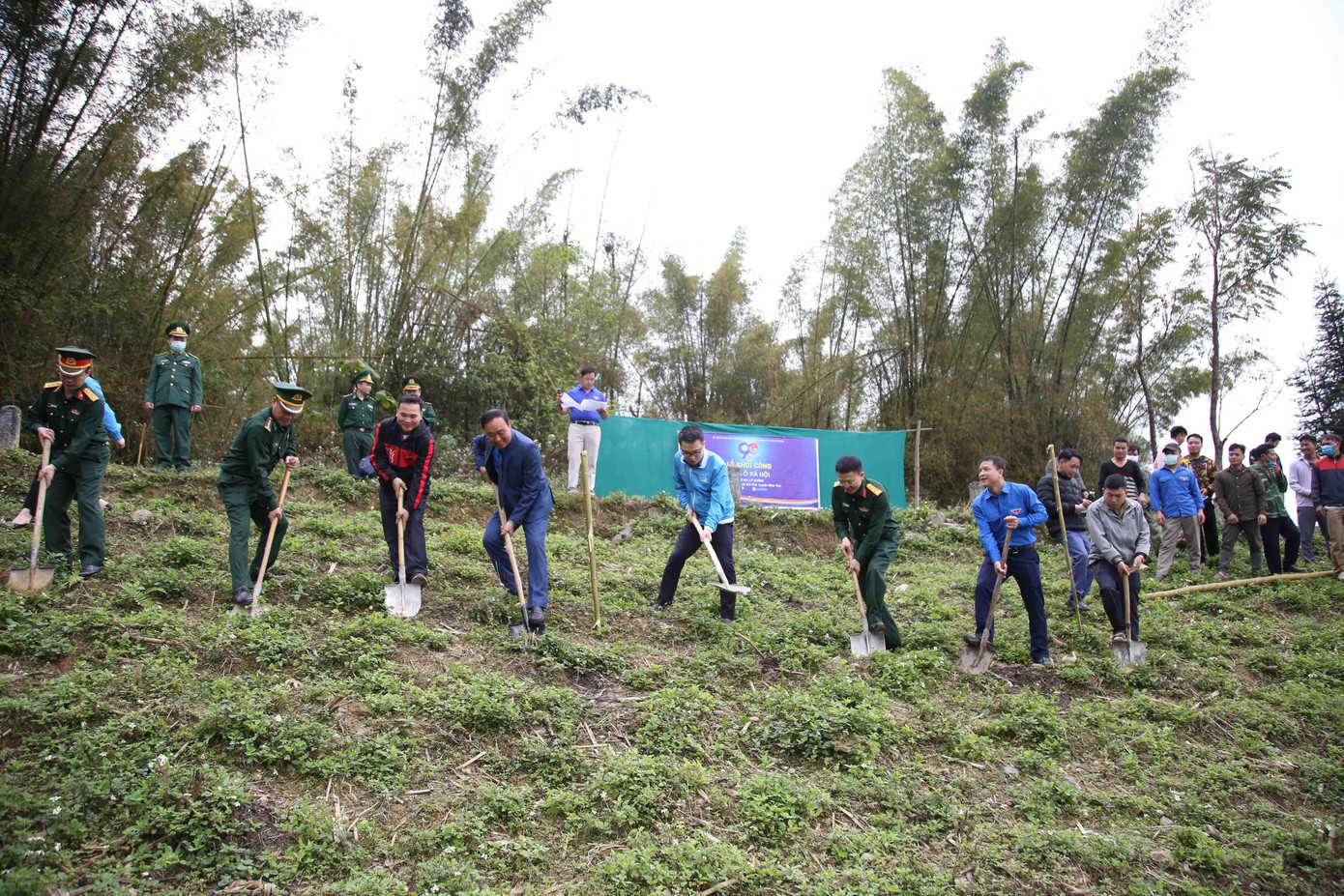 Khởi công xây dựng nhà ở xã hội cho gia đình chính sách. Khởi công xây dựng nhà ở xã hội cho gia đình chính sách.