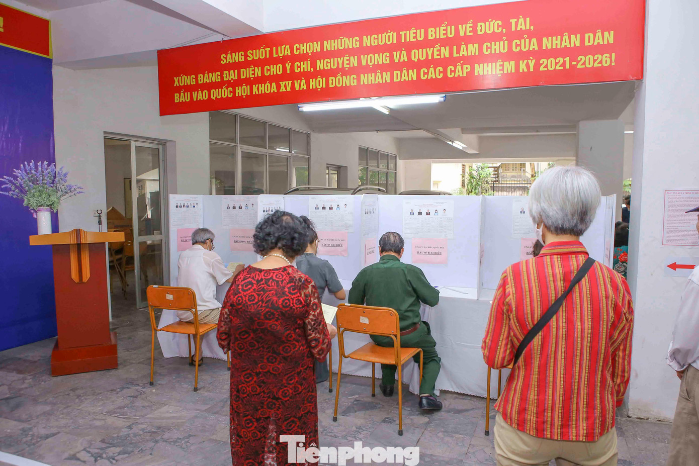 Thực hiện giãn cách theo quy định. Thực hiện giãn cách theo quy định.