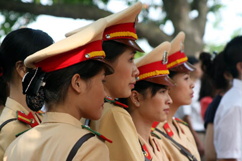  Tới đây các nữ CSGT sẽ xuống phố phân làn giao thông