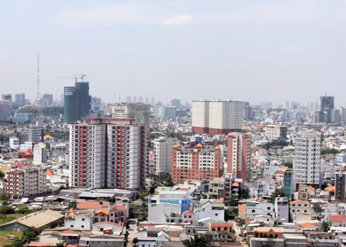 Khủng hoảng kéo dài khiến thị trường bất động sản chịu áp lực giảm giá mạnh trong 12-18 tháng qua. Ảnh: Vũ Lê/Vnexpress