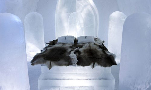 Để ở đây một đêm bạn phải trả từ 227 USD, cái giá không hề rẻ nhưng bù lại bạn sẽ được trải nghiệm cảm giác nằm trên giường băng với lớp đệm bằng lông thú cao cấp