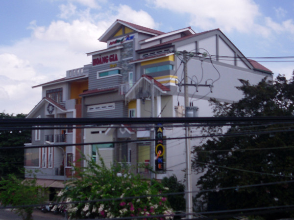 Ngôi biệt thự của vợ chồng Lùng