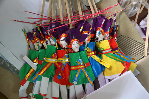 Ông đánh gậy trông trăng là món đồ chơi ít thấy. Khi kết hợp hai ông đánh gậy với một ông tiến sĩ sẽ thành một bộ hoàn chỉnh tượng trưng cho 