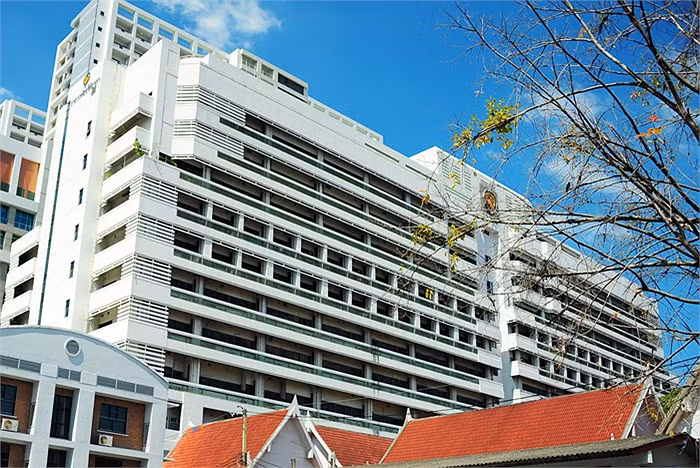 Bên cạnh kiến trúc hiện đại