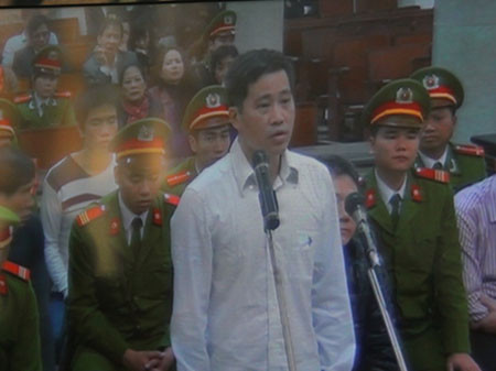 Bị cáo Vũ Tiến Sơn. Ảnh: Bắc Hà Bị cáo