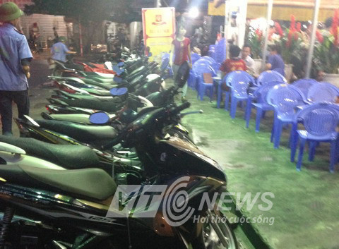 Nhân viên của quán phải hoạt động hết công suất trong những ngày này 