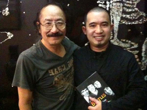 Anh Trần Chí Hiếu (phải) cùng nhạc sĩ Nguyễn Cường