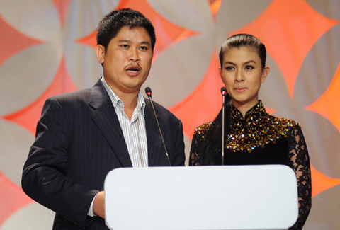  Kim Thư, Phước Sang sánh đôi dự lễ trao giải Cánh diều vàng 2010. Ảnh: Hoàng Hà.