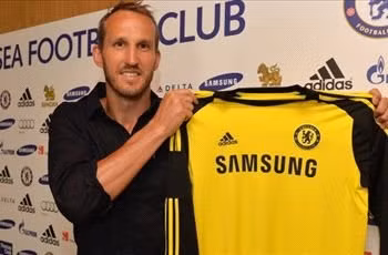 Schwarzer trong buổi ra mắt