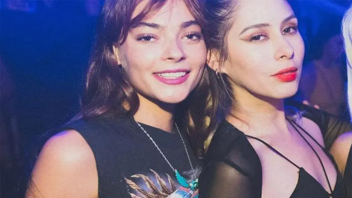 Hai nữ nạn nhân trong bữa tiệc cuối cùng trước khi bị giết và vứt xác trên vỉa hè.