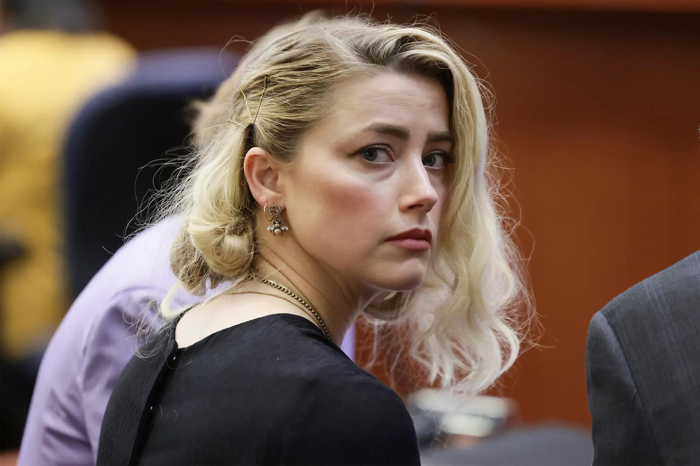Amber Heard đệ đơn yêu cầu hủy bỏ bản án trong vụ kiện với chồng cũ Johnny Depp.