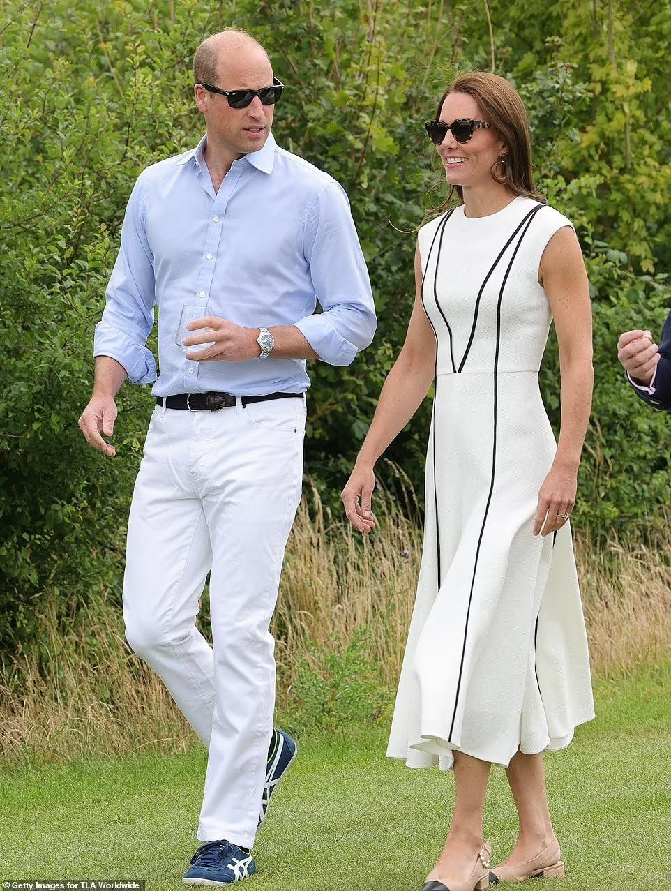 Ngày 6/7, Công tước và Công tước phu nhân xứ Cambridge tham dự giải đấu polo từ thiện do Hoàng gia Anh tổ chức Royal Charity Polo Cup 2022 tại Câu lạc bộ Guards Polo ở Windsor (Berkshire, Anh Quốc).