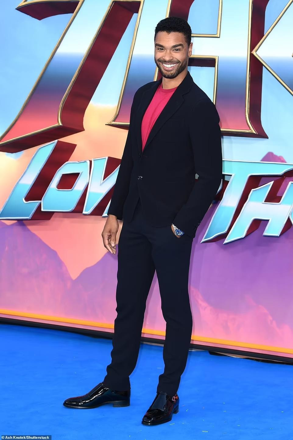 Tài tử &quot;Bridgerton&quot; Rege-Jean Page.