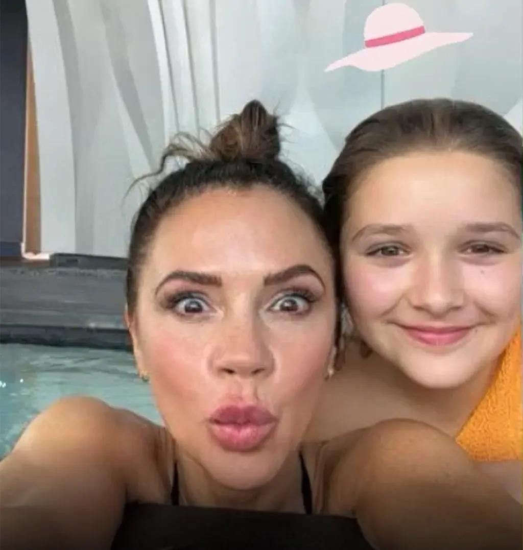 Vợ chồng Beckham không muốn Harper Seven dùng mạng xã hội để tránh bị kỳ thị ngoại hình. Vợ chồng Beckham không muốn Harper Seven dùng mạng xã hội để tránh bị kỳ thị ngoại hình.