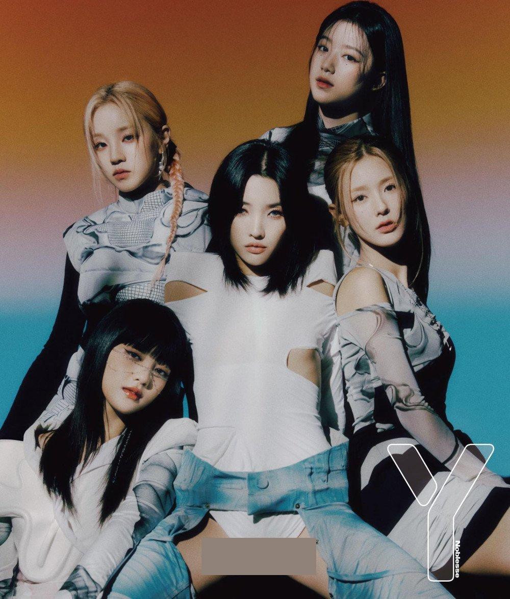 Soyeon chụp ảnh bìa cho tạp chí Y. Soyeon chụp ảnh bìa cho tạp chí Y.