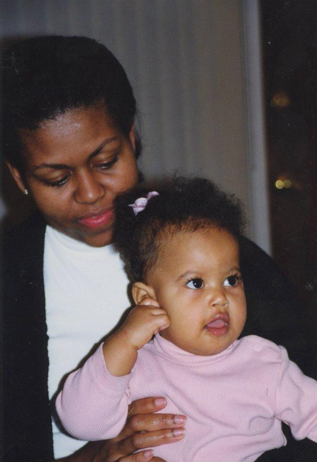Bà Michelle Obama đăng ảnh Malia lúc còn nhỏ vào dịp sinh nhật lần thứ 24 của con gái.
