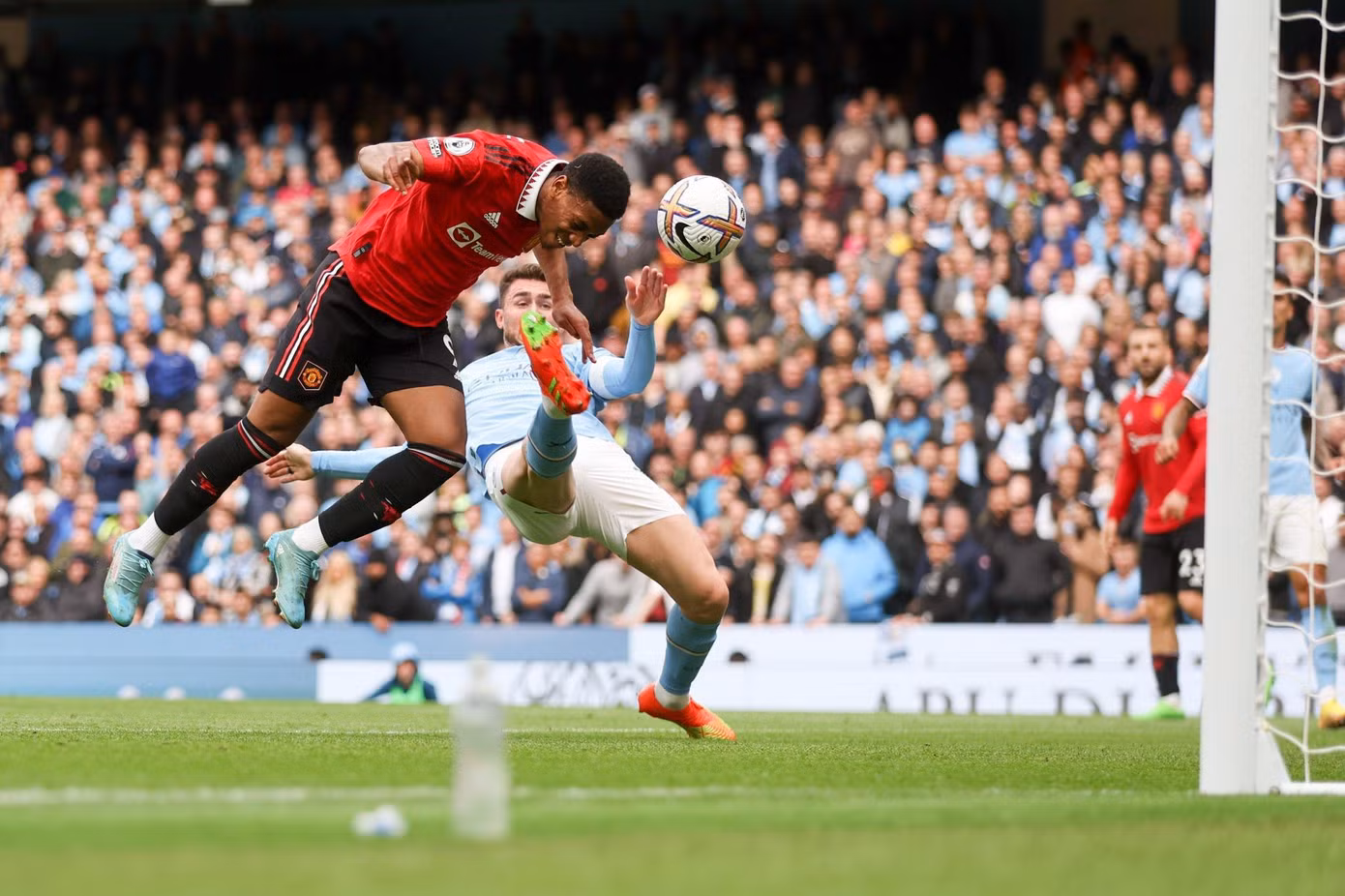 Man City đánh bại MU 6-3 trong cơn mưa bàn thắng ở derby thành Manchester ảnh 16