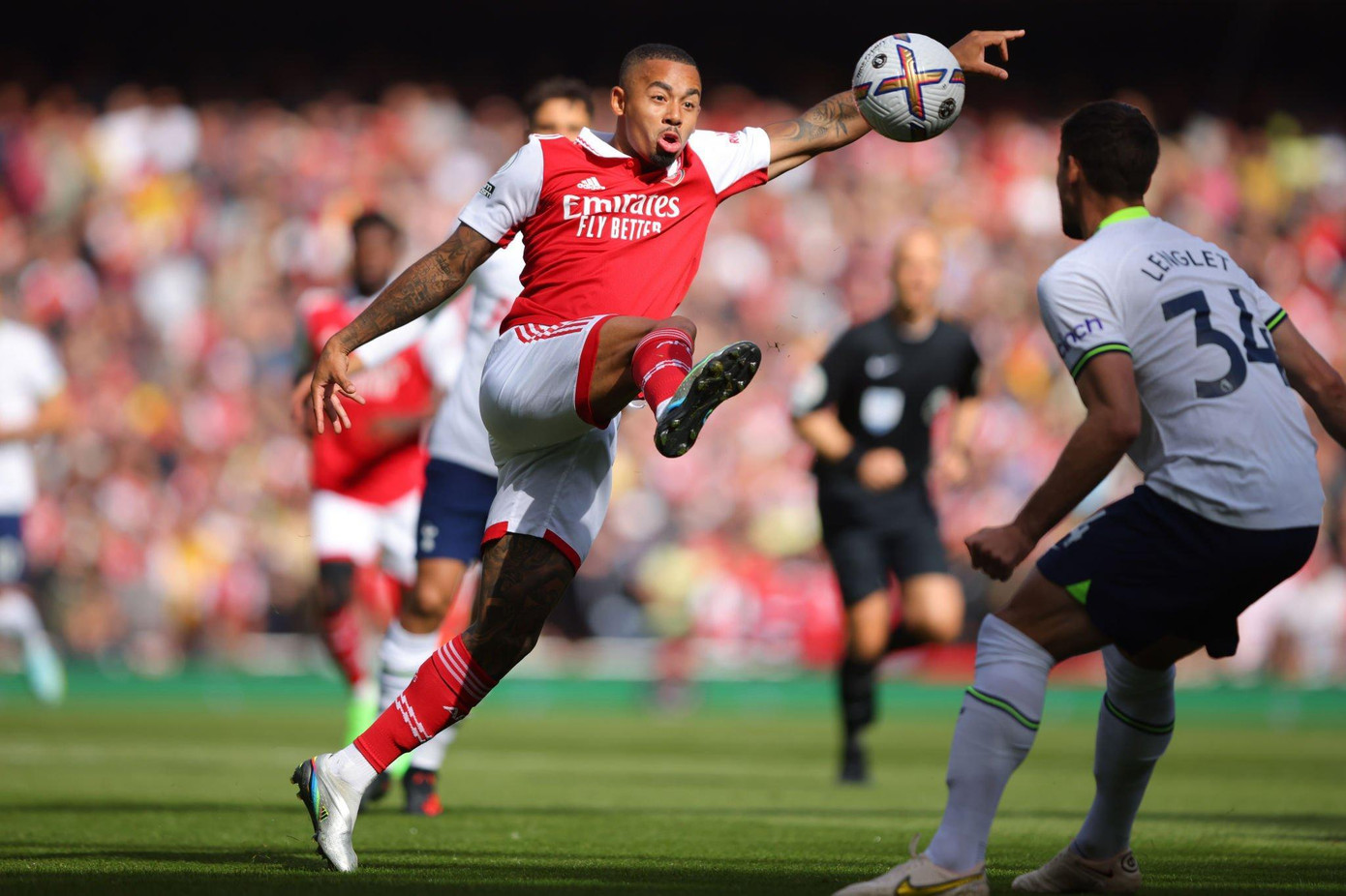 Bắn hạ Tottenham 3-1, Khẩu thần công thống trị ngôi đầu ảnh 3