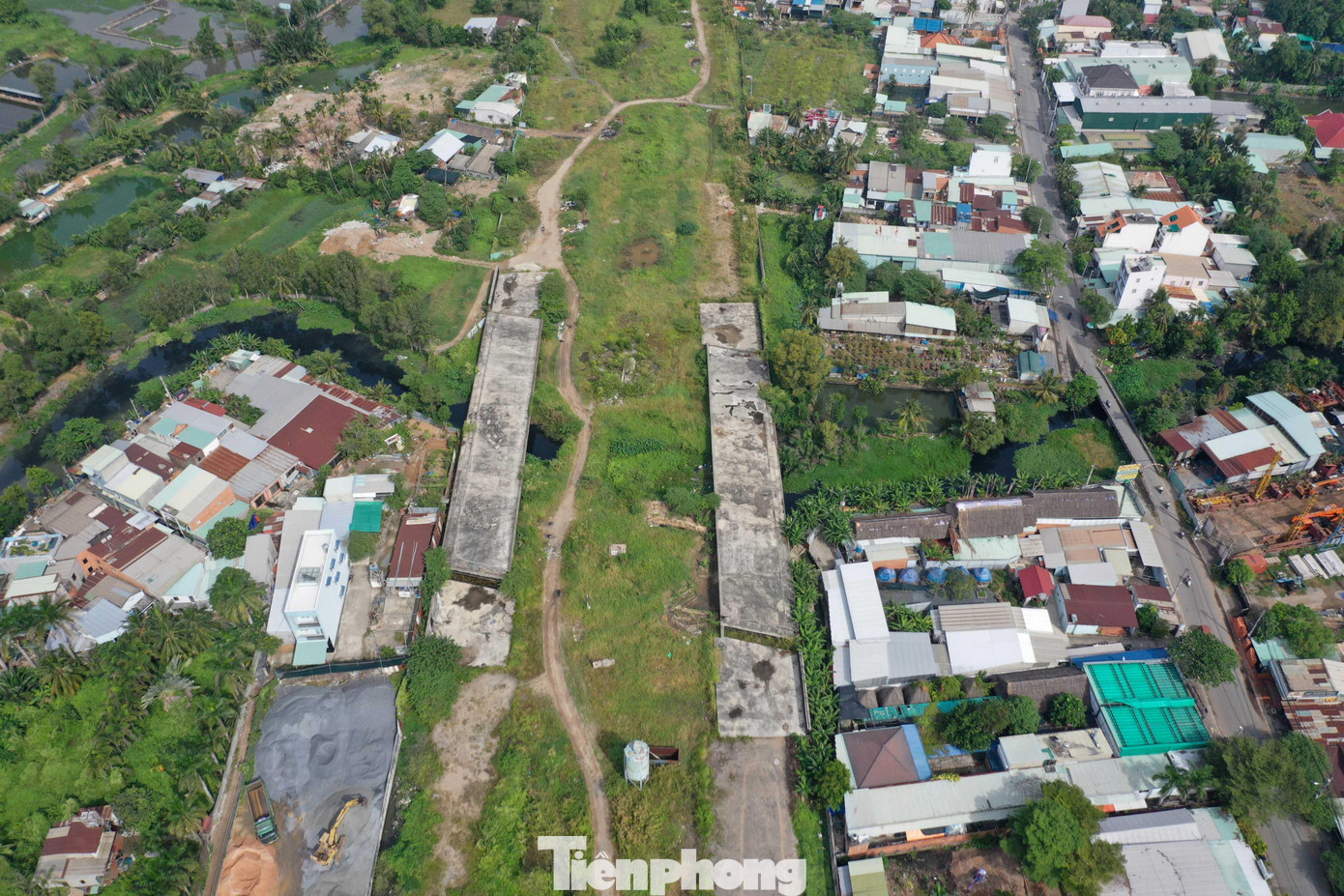 Đường vành đai 2 tuyến đô thị cấp một khép kín theo vòng tròn ở TPHCM với tổng chiều dài hơn 64,1 km, đến nay đầu tư hoàn thành 50,2 km, còn 14 km chia làm 4 đoạn chưa hoàn thành.